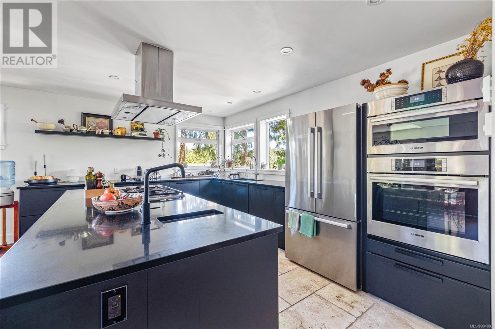 Property at 142 Park Dr image 4