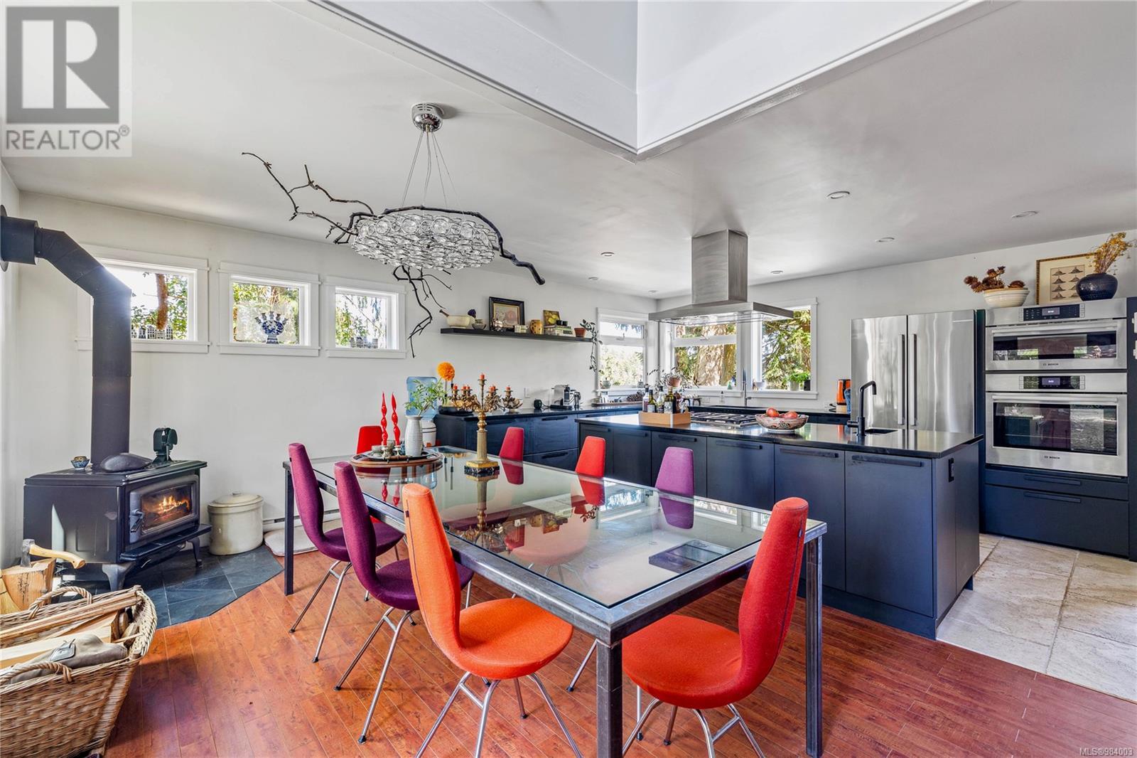 Property at 142 Park Dr image 5