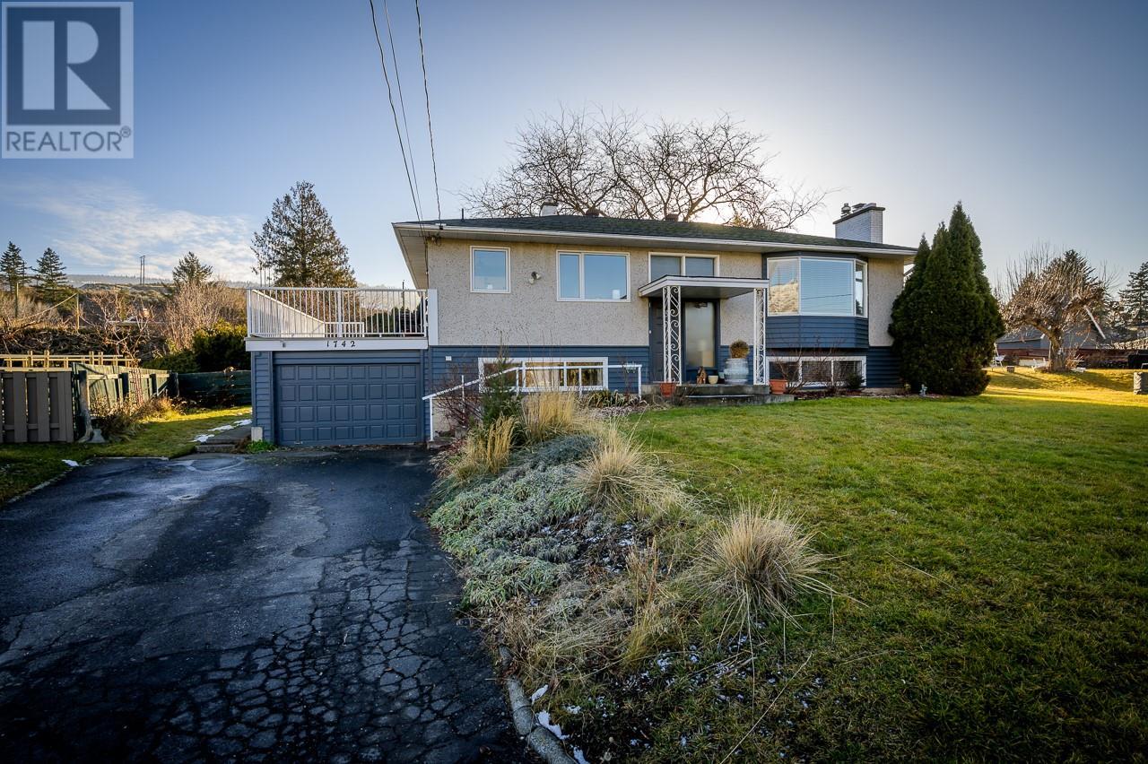Property at 1742 APPLE Lane image 1
