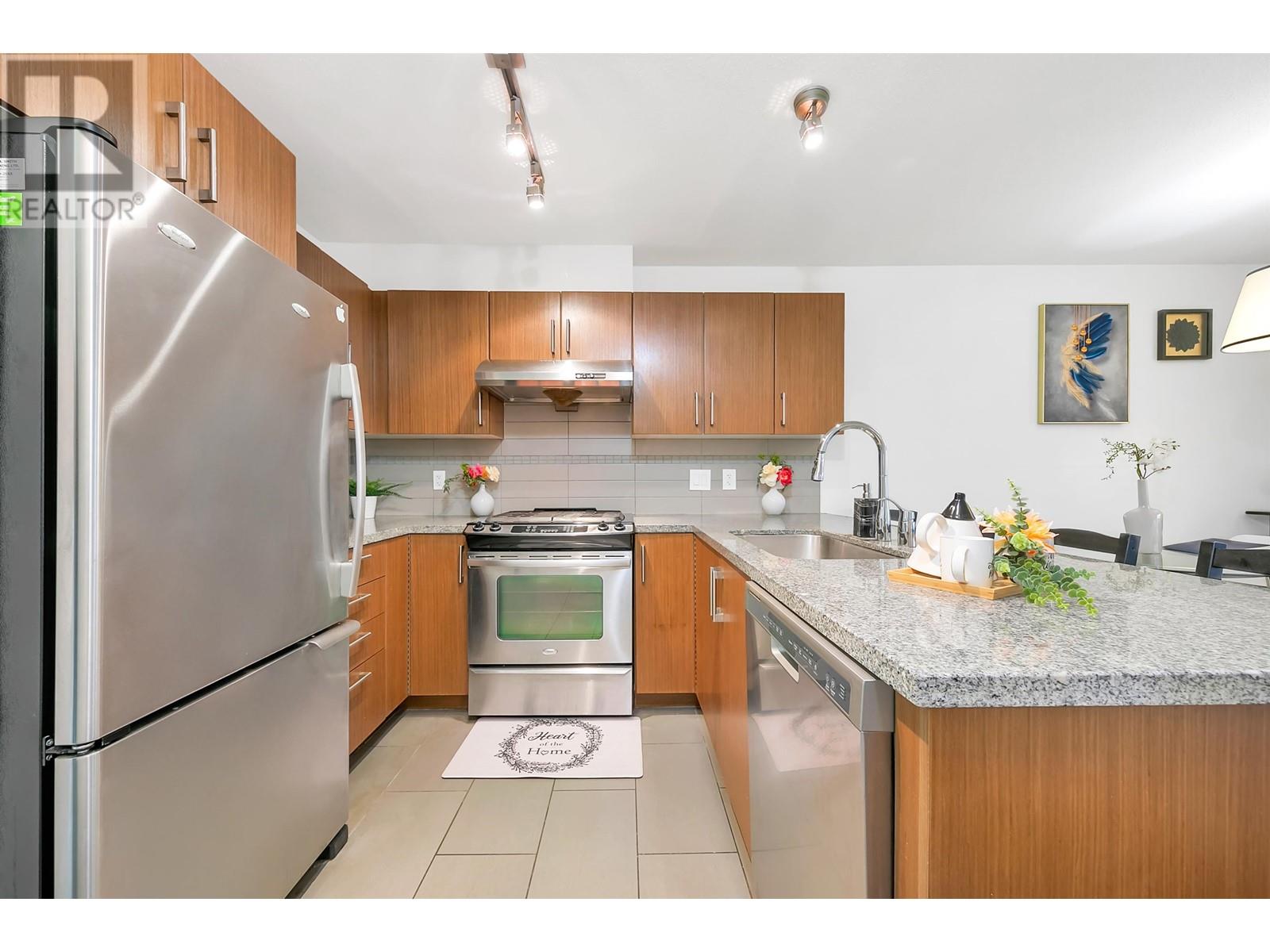 Listing Picture 3 of 13 : 114 6828 ECKERSLEY ROAD, Richmond / 烈治文 - 魯藝地產 Yvonne Lu Group - MLS Medallion Club Member