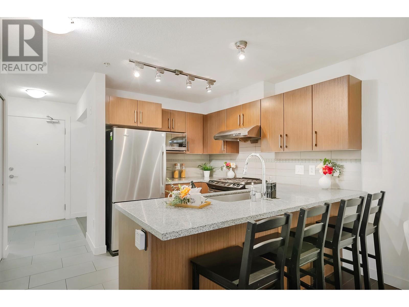 Listing Picture 2 of 13 : 114 6828 ECKERSLEY ROAD, Richmond / 烈治文 - 魯藝地產 Yvonne Lu Group - MLS Medallion Club Member