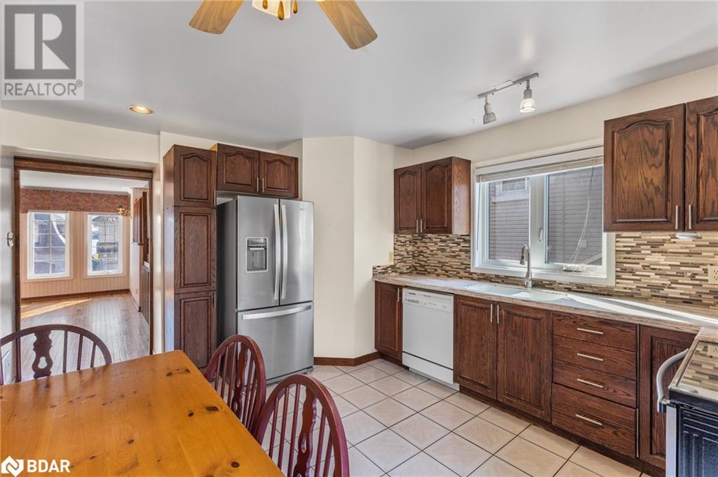 36 Kempenfelt Drive, Barrie, Ontario  L4M 1B9 - Photo 10 - 40688008