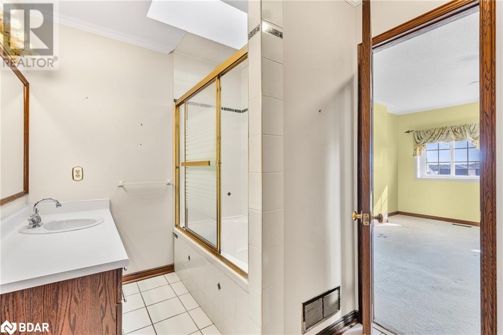 36 Kempenfelt Drive, Barrie, Ontario  L4M 1B9 - Photo 17 - 40688008