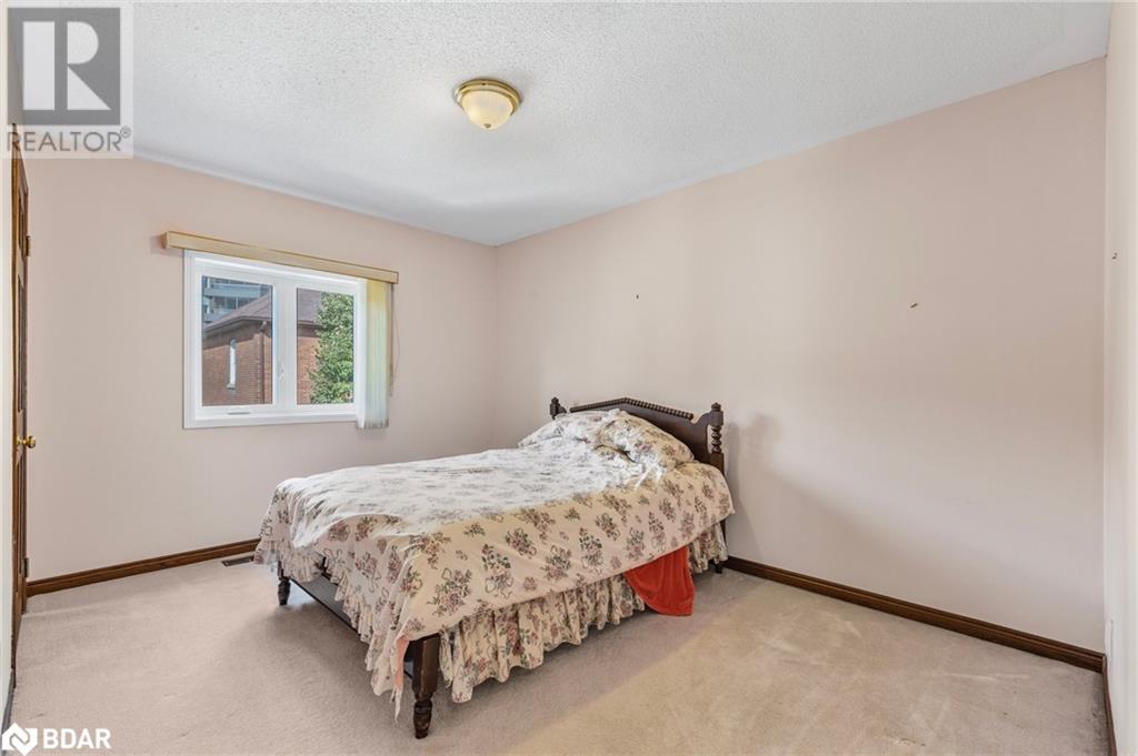 36 Kempenfelt Drive, Barrie, Ontario  L4M 1B9 - Photo 18 - 40688008