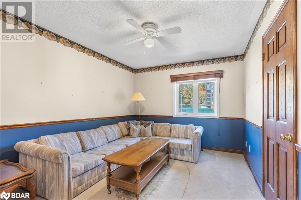 36 Kempenfelt Drive, Barrie, Ontario  L4M 1B9 - Photo 19 - 40688008