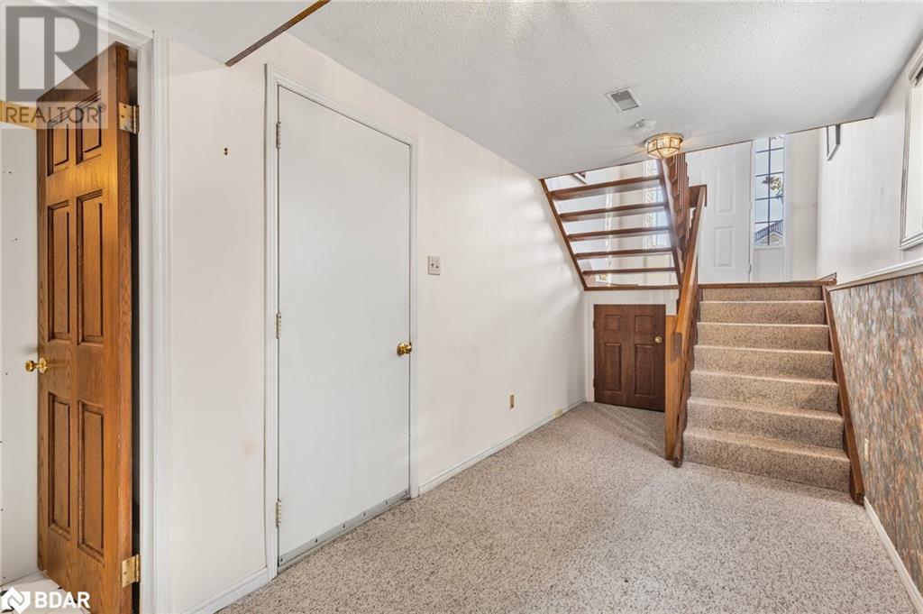 36 Kempenfelt Drive, Barrie, Ontario  L4M 1B9 - Photo 20 - 40688008