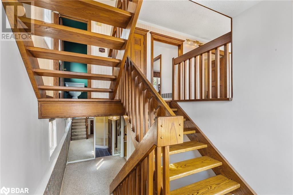 36 Kempenfelt Drive, Barrie, Ontario  L4M 1B9 - Photo 5 - 40688008