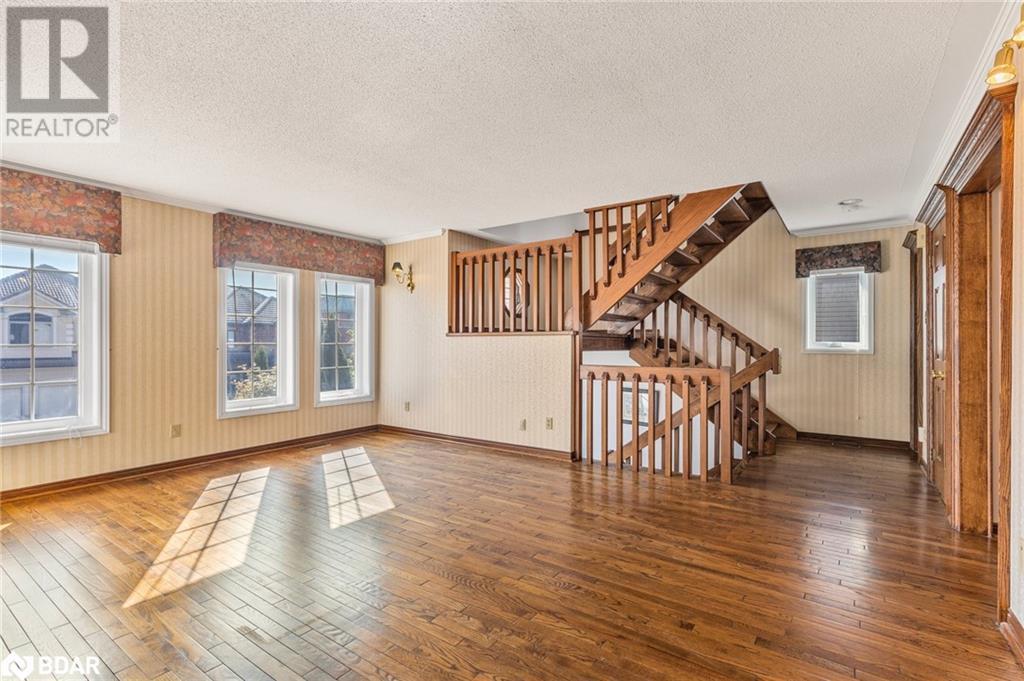 36 Kempenfelt Drive, Barrie, Ontario  L4M 1B9 - Photo 8 - 40688008