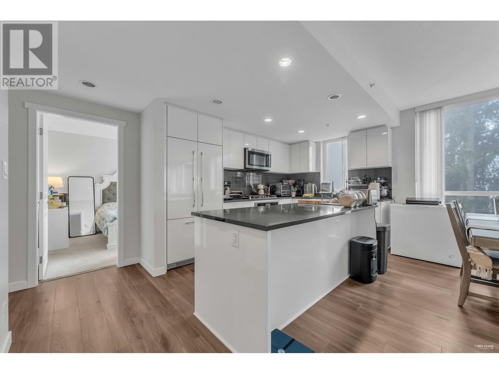 504 3096 Windsor Gate, Coquitlam, British Columbia  V3B 0P4 - Photo 5 - R2954528