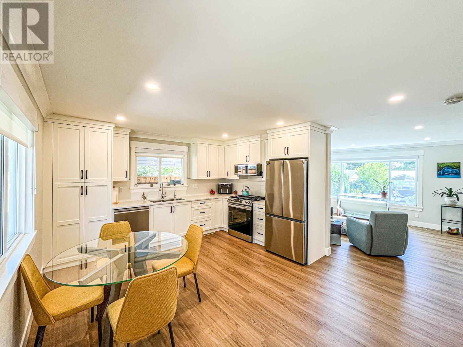 Property at 7812 GRAVENSTEIN Drive image 3