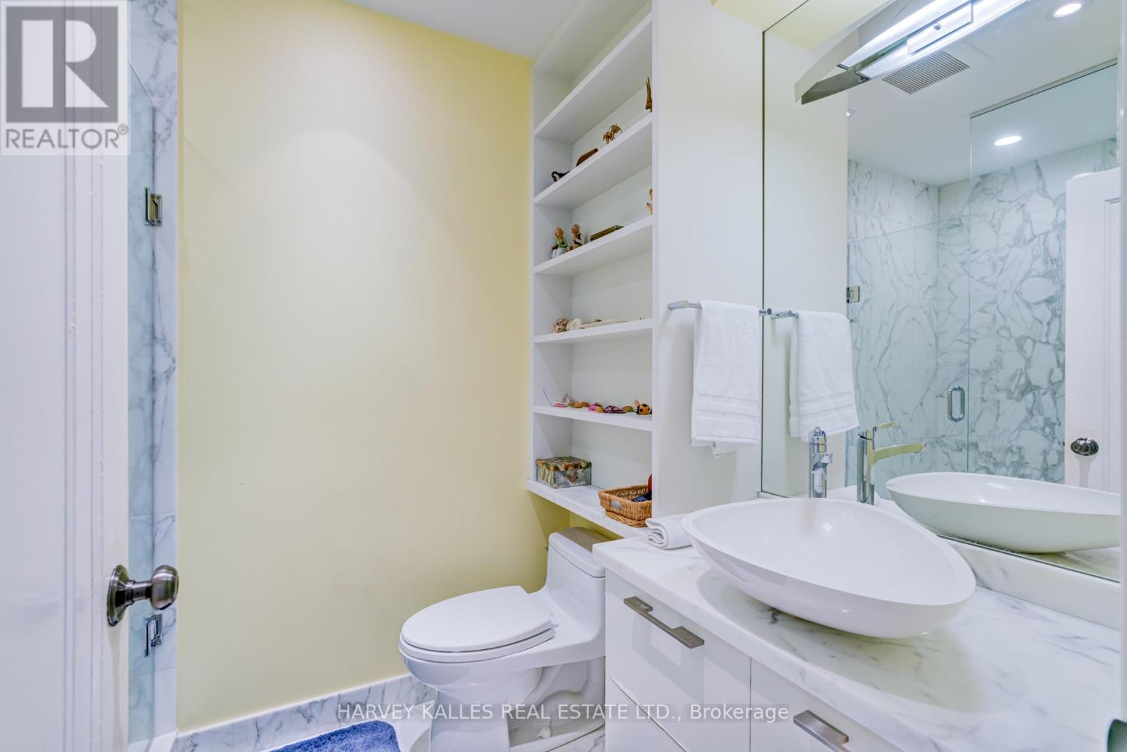 24 Beaucourt Road, Toronto, Ontario  M8Y 3G2 - Photo 11 - W11916125