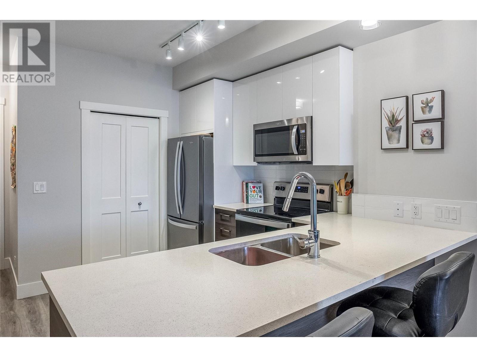 Property at 191 Hollywood Rd S Road Unit# 320 image 2