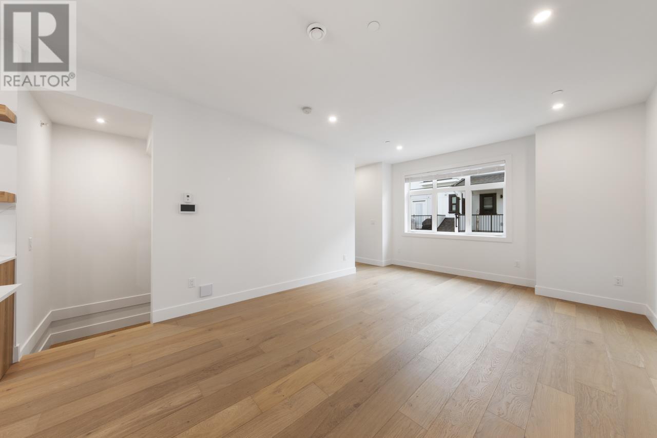 Listing Picture 12 of 36 : 1369 E 24TH AVENUE, Vancouver / 溫哥華 - 魯藝地產 Yvonne Lu Group - MLS Medallion Club Member