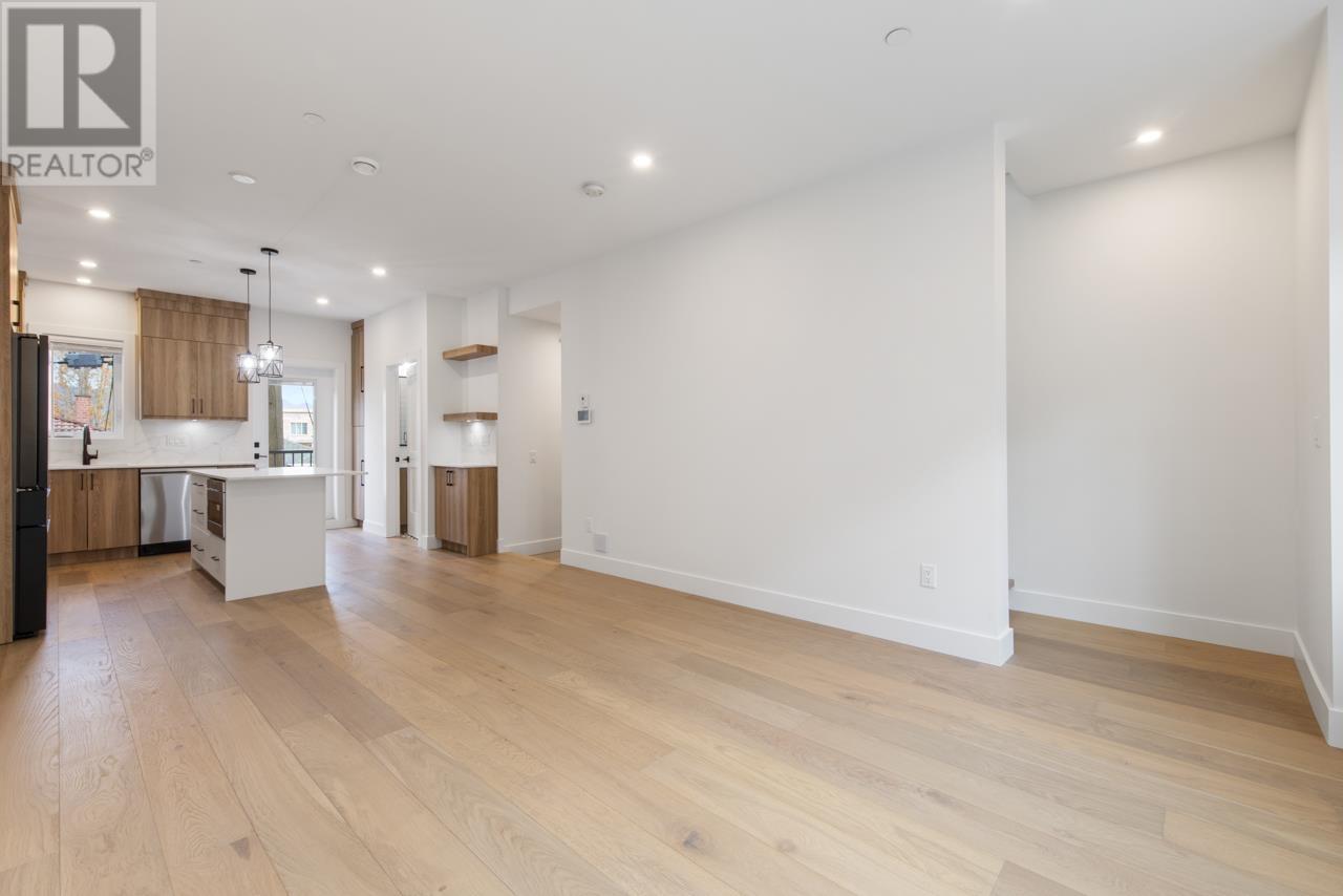 Listing Picture 14 of 36 : 1369 E 24TH AVENUE, Vancouver / 溫哥華 - 魯藝地產 Yvonne Lu Group - MLS Medallion Club Member