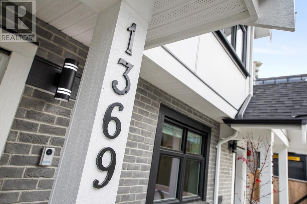 Listing Picture 2 of 36 : 1369 E 24TH AVENUE, Vancouver / 溫哥華 - 魯藝地產 Yvonne Lu Group - MLS Medallion Club Member