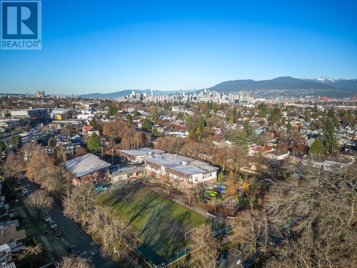 Listing Picture 31 of 36 : 1369 E 24TH AVENUE, Vancouver / 溫哥華 - 魯藝地產 Yvonne Lu Group - MLS Medallion Club Member