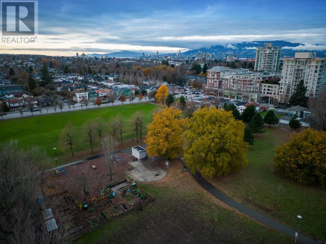 Listing Picture 34 of 36 : 1369 E 24TH AVENUE, Vancouver / 溫哥華 - 魯藝地產 Yvonne Lu Group - MLS Medallion Club Member