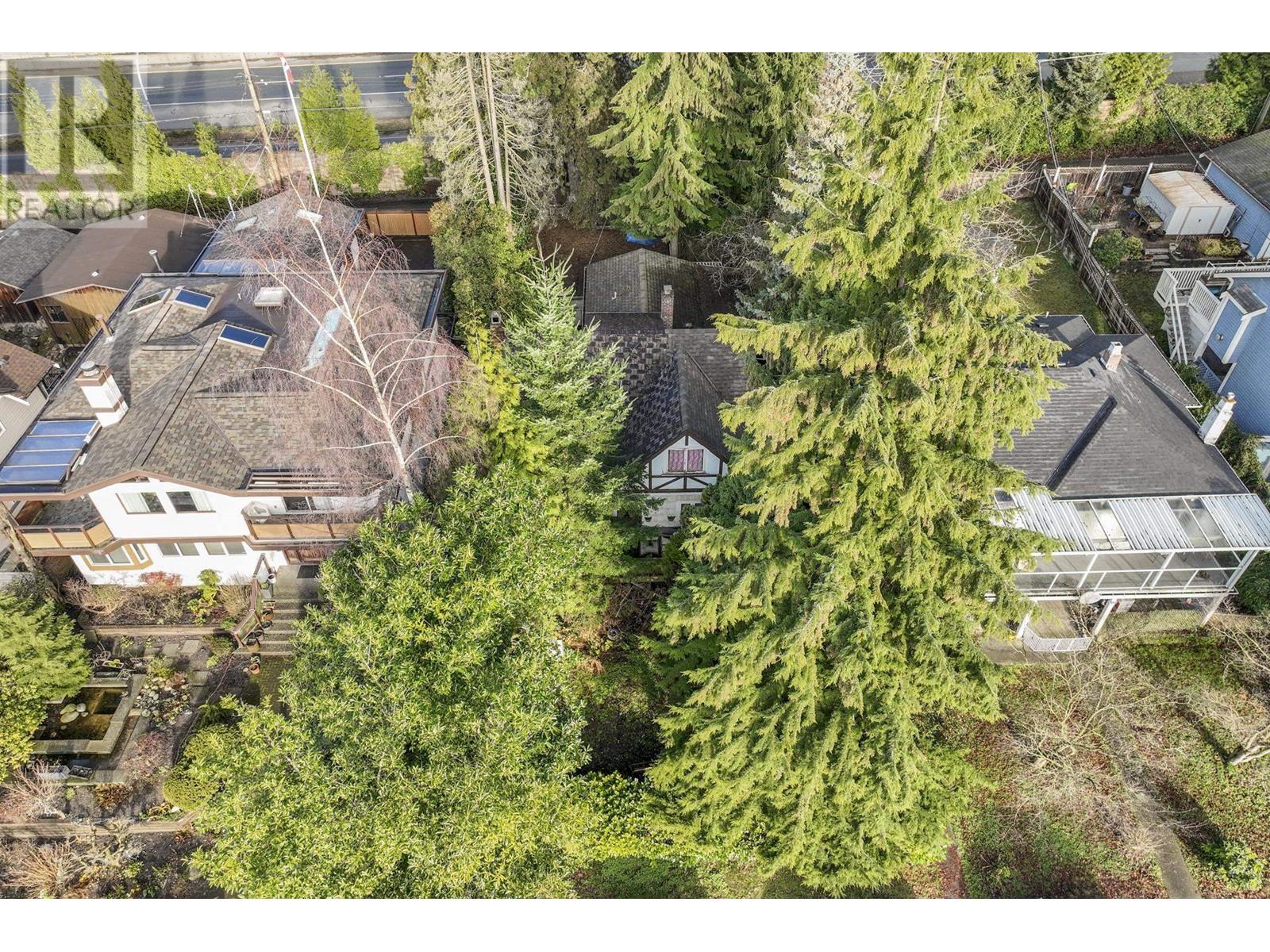 234 E 24th Street, North Vancouver, British Columbia  V7L 3E7 - Photo 1 - R2954638