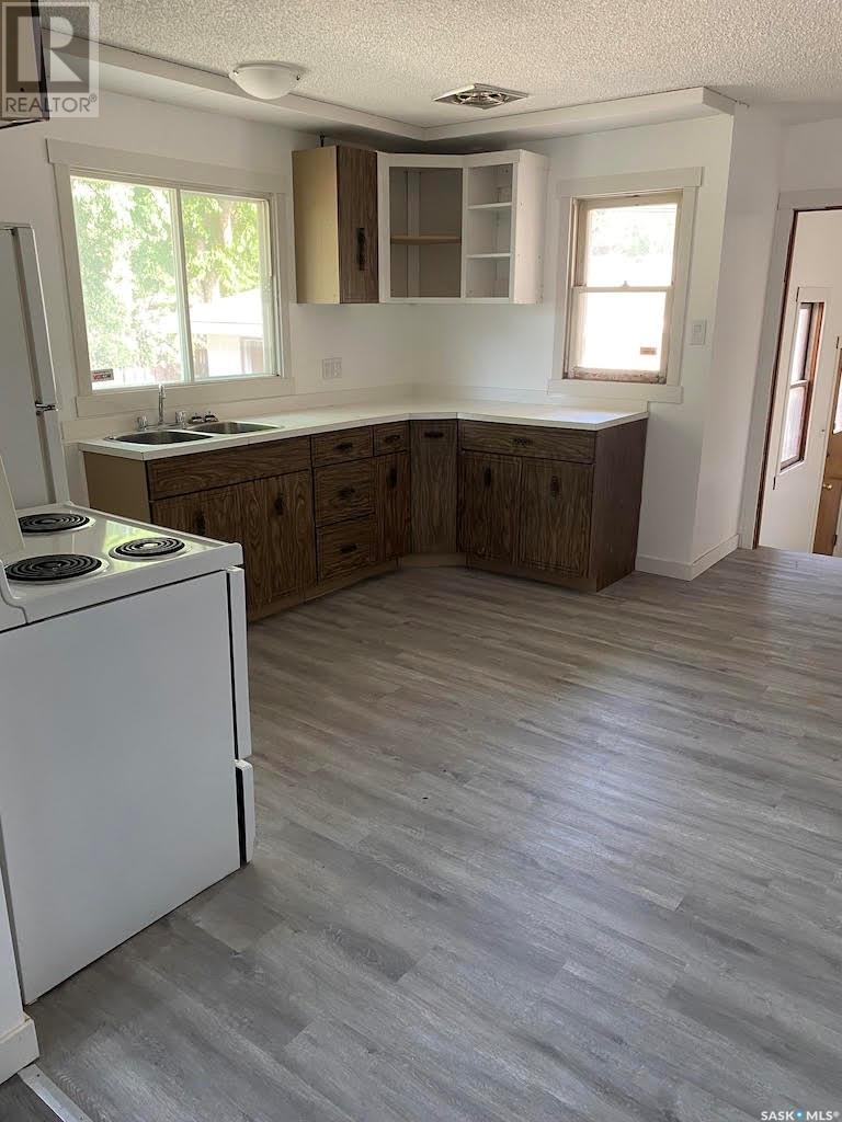 Property at 2805 20th STREET W image 5