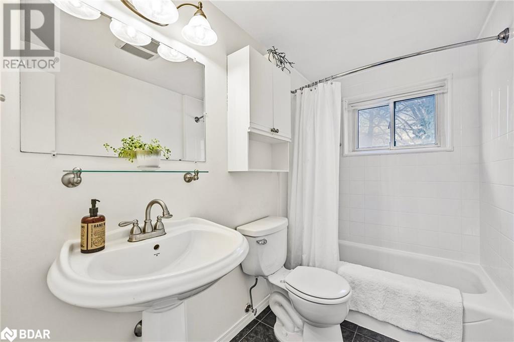 12 Curtiss Court, Barrie, Ontario  L4M 2M7 - Photo 27 - 40689076