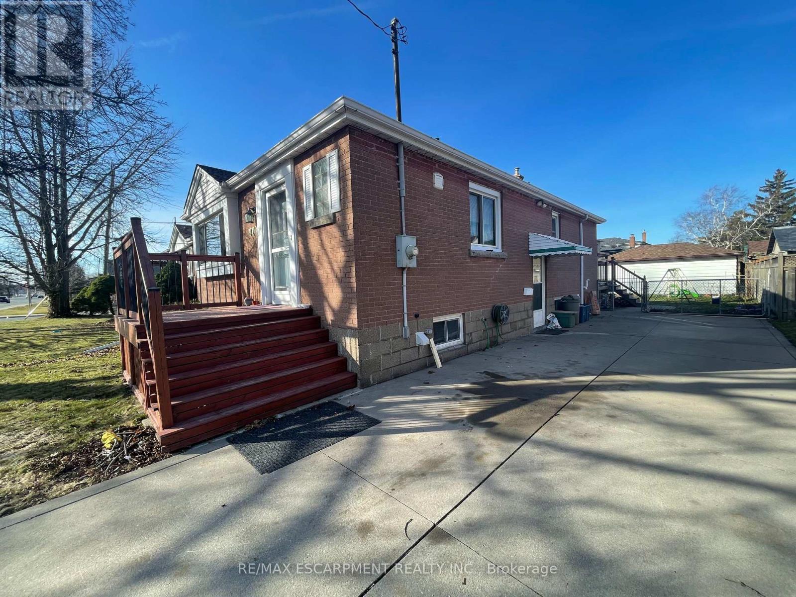 Property at 907 FENNELL AVENUE E image 2