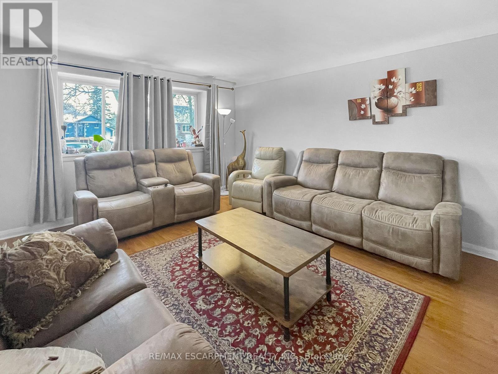 Property at 907 FENNELL AVENUE E image 4