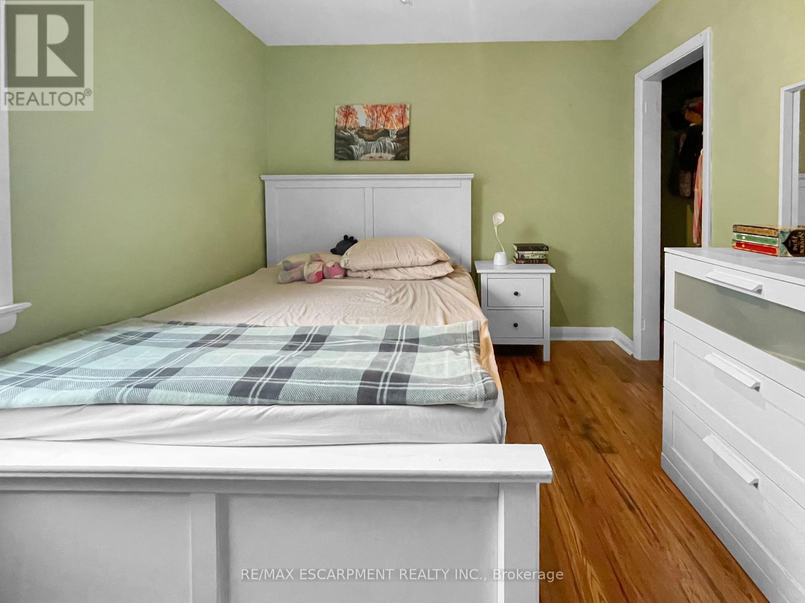 Property at 907 FENNELL AVENUE E image 5