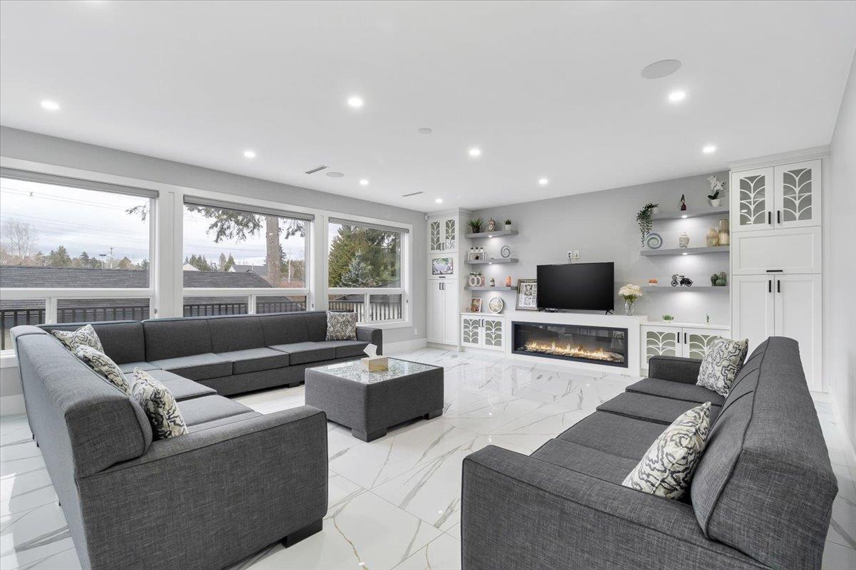 Property at 8995 QUEEN MARY BOULEVARD image 3