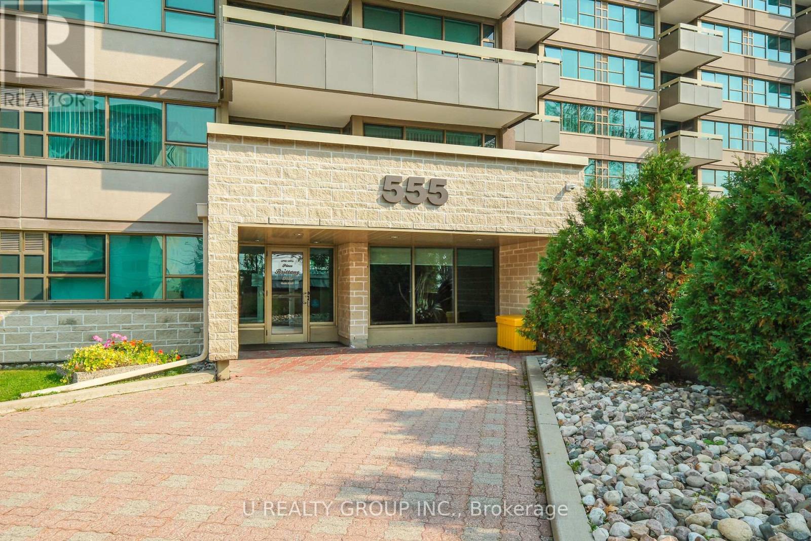 555 BRITTANY DRIVE, Ottawa, Ontario