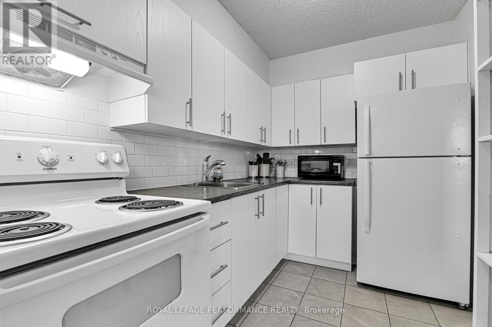 409 - 158a Mcarthur Avenue, Ottawa, Ontario  K1L 7E7 - Photo 8 - X11916387