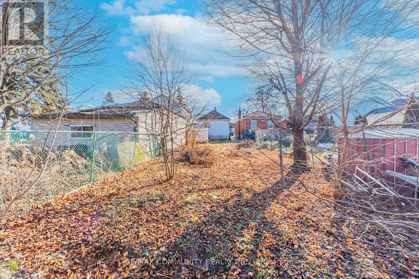 18 Glasgow Avenue, Toronto (Clairlea-Birchmount), Ontario  M1K 1C1 - Photo 8 - E11912090