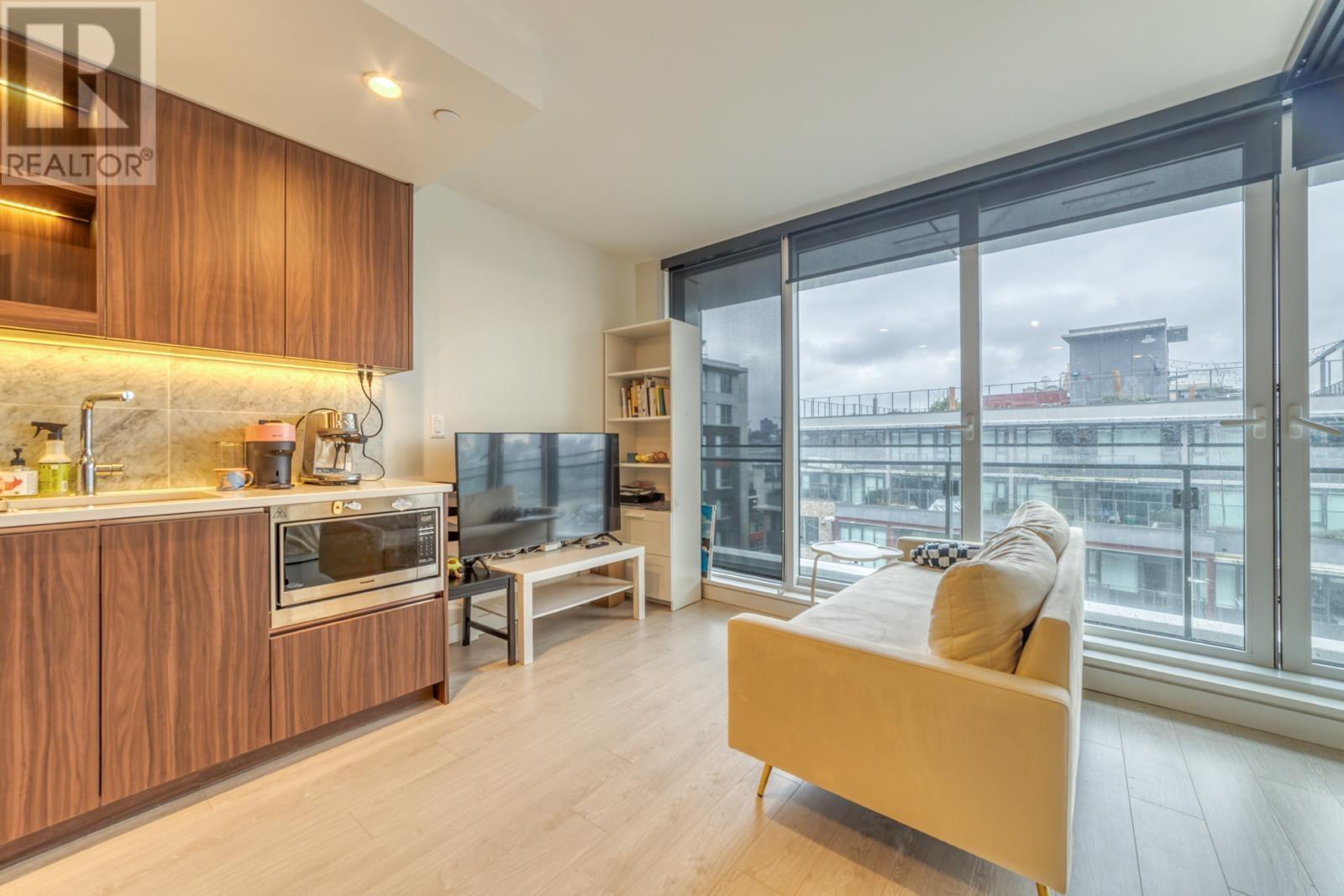 1105 1768 Cook Street, Vancouver, British Columbia  V5Y 0N3 - Photo 4 - R2954444