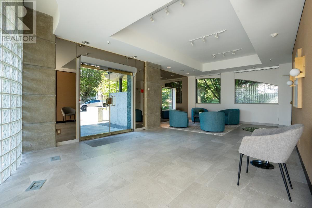 201 570 18th Street, West Vancouver, British Columbia  V7V 3V7 - Photo 3 - R2954725