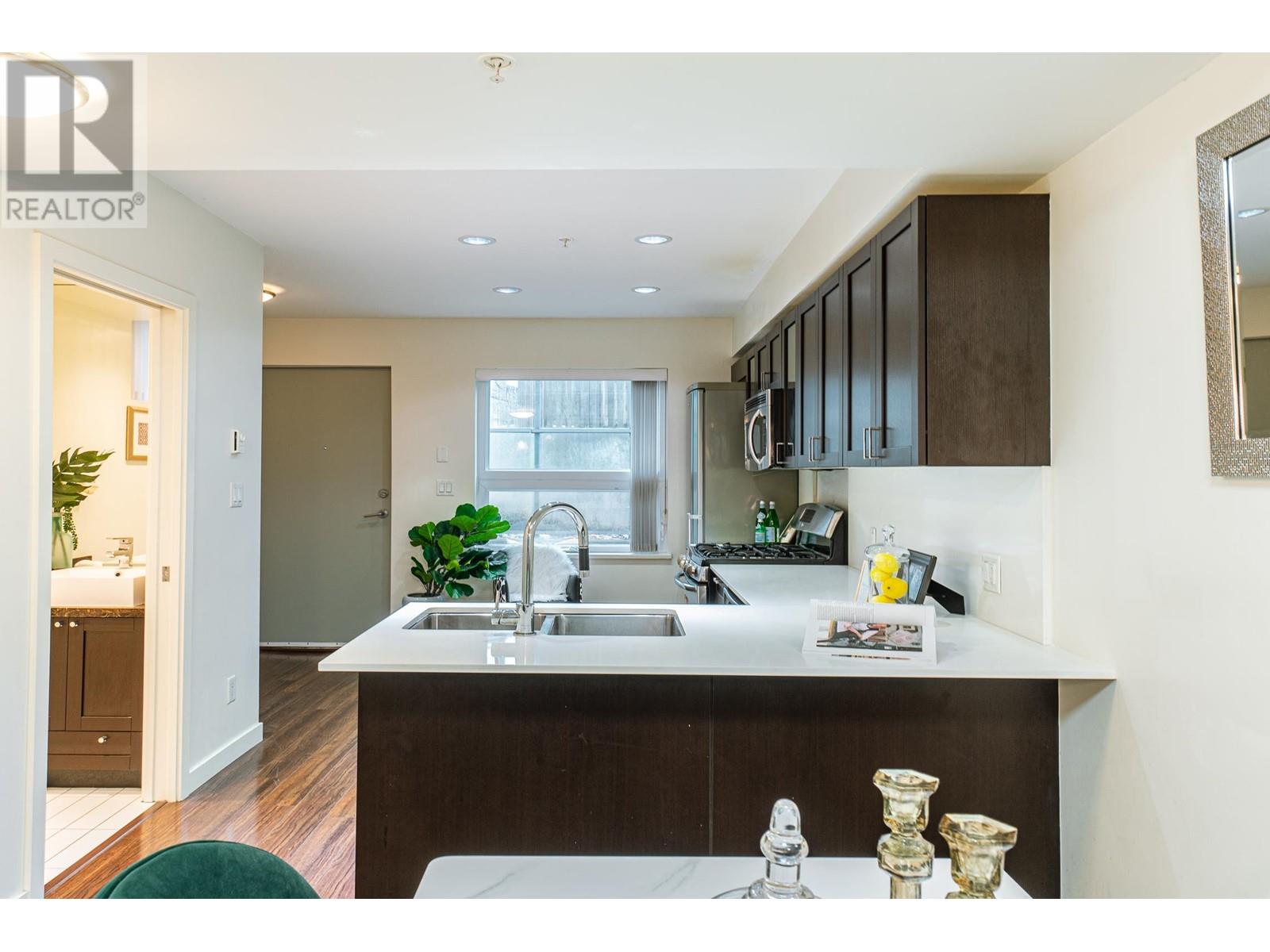 Listing Picture 13 of 34 : 4858 ELDORADO MEWS, Vancouver / 溫哥華 - 魯藝地產 Yvonne Lu Group - MLS Medallion Club Member