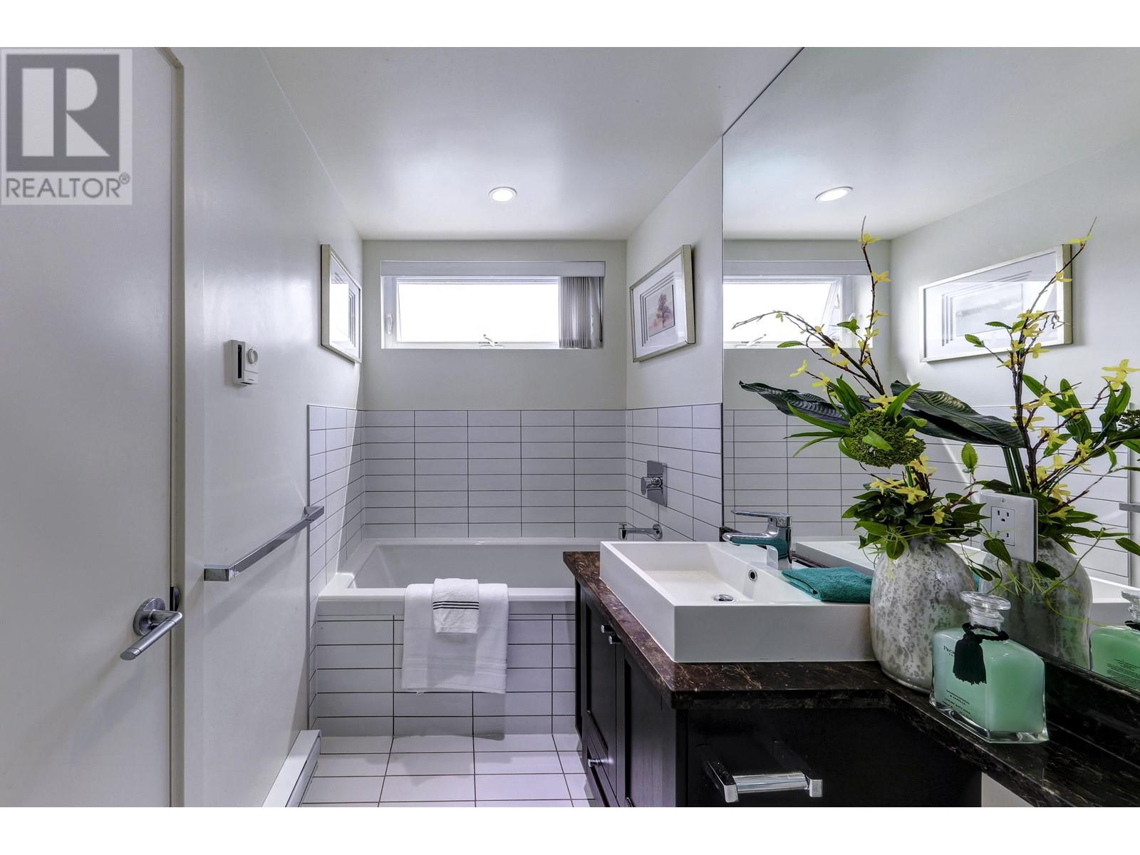 Listing Picture 28 of 34 : 4858 ELDORADO MEWS, Vancouver / 溫哥華 - 魯藝地產 Yvonne Lu Group - MLS Medallion Club Member