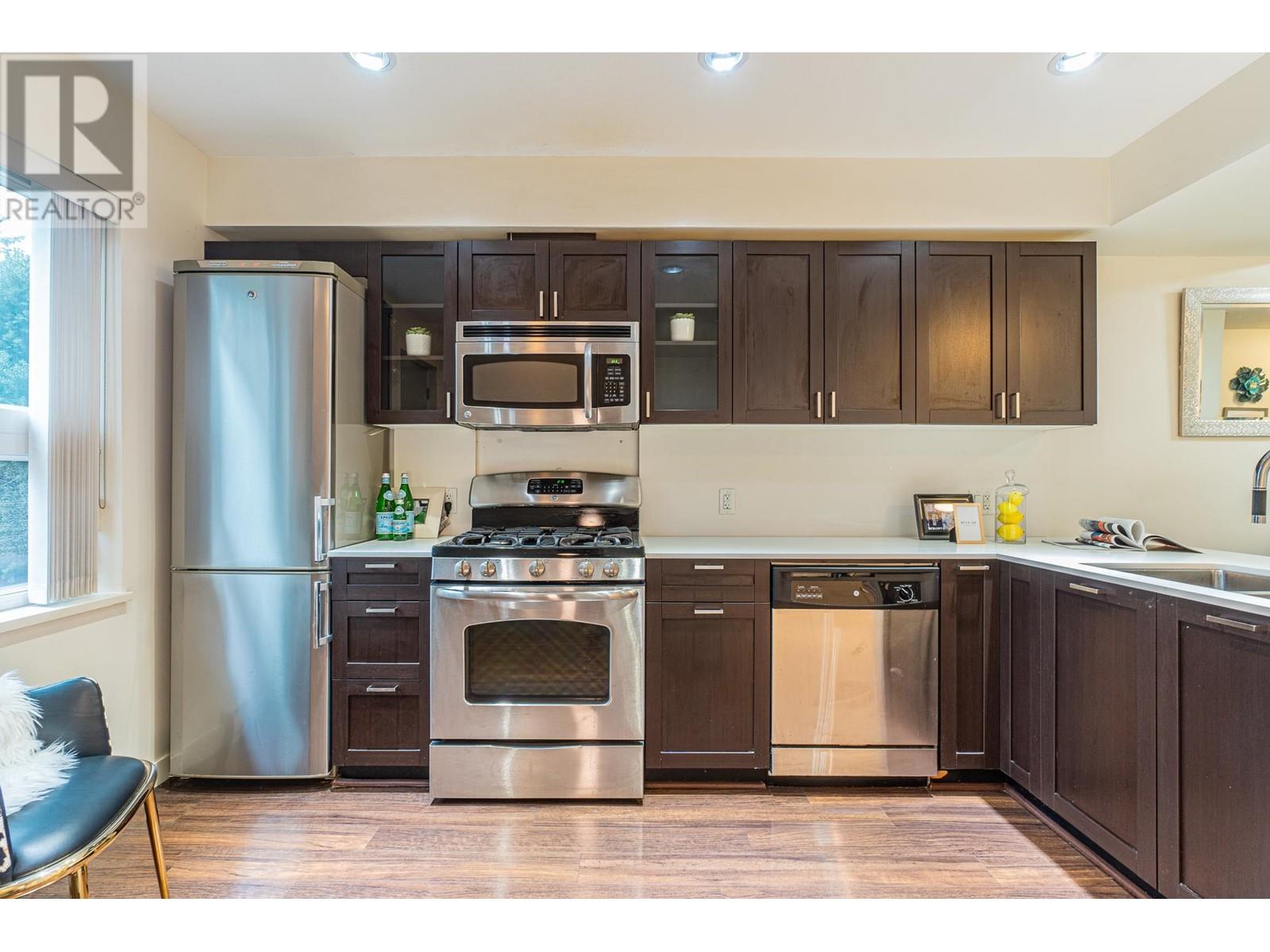 Listing Picture 15 of 34 : 4858 ELDORADO MEWS, Vancouver / 溫哥華 - 魯藝地產 Yvonne Lu Group - MLS Medallion Club Member