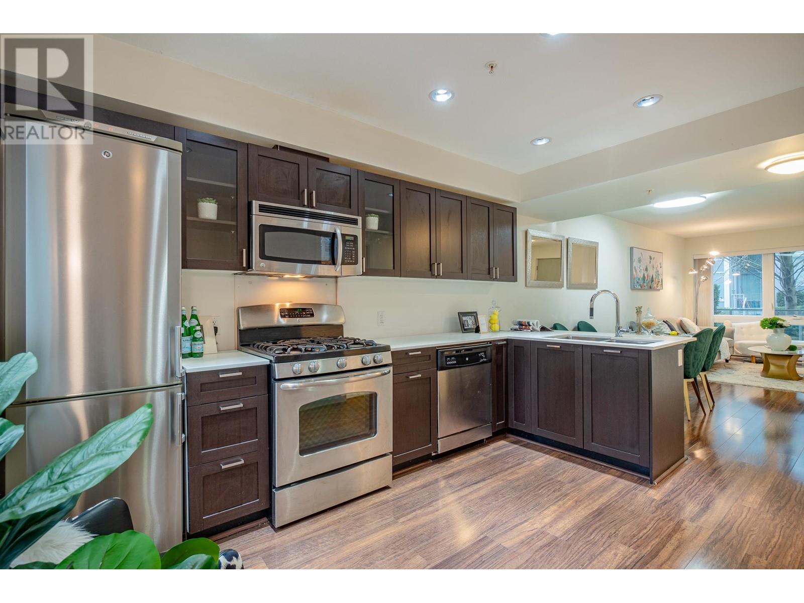 Listing Picture 14 of 34 : 4858 ELDORADO MEWS, Vancouver / 溫哥華 - 魯藝地產 Yvonne Lu Group - MLS Medallion Club Member