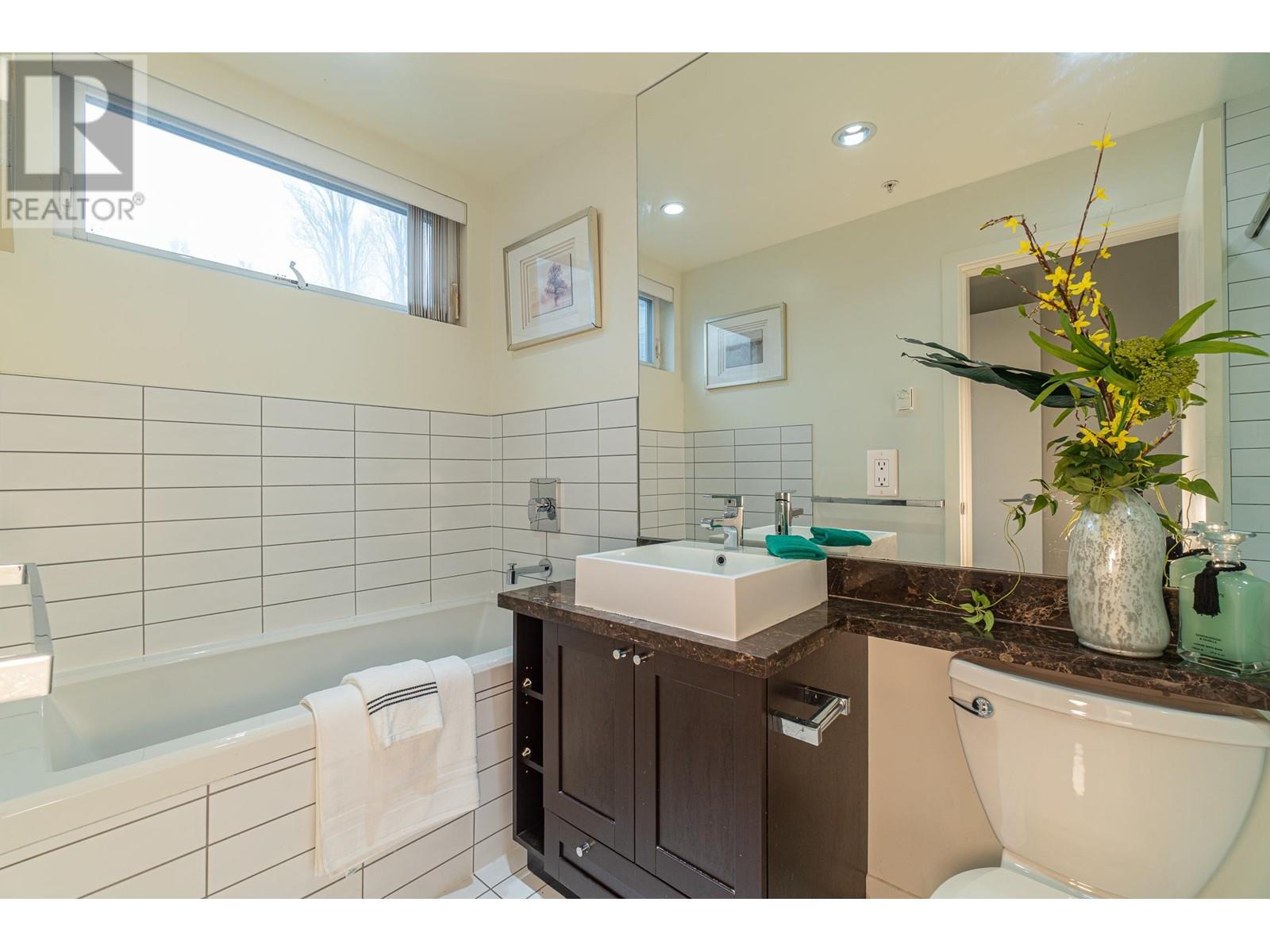 Listing Picture 26 of 34 : 4858 ELDORADO MEWS, Vancouver / 溫哥華 - 魯藝地產 Yvonne Lu Group - MLS Medallion Club Member