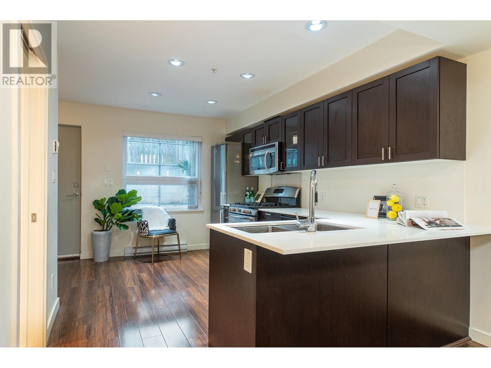 Listing Picture 12 of 34 : 4858 ELDORADO MEWS, Vancouver / 溫哥華 - 魯藝地產 Yvonne Lu Group - MLS Medallion Club Member