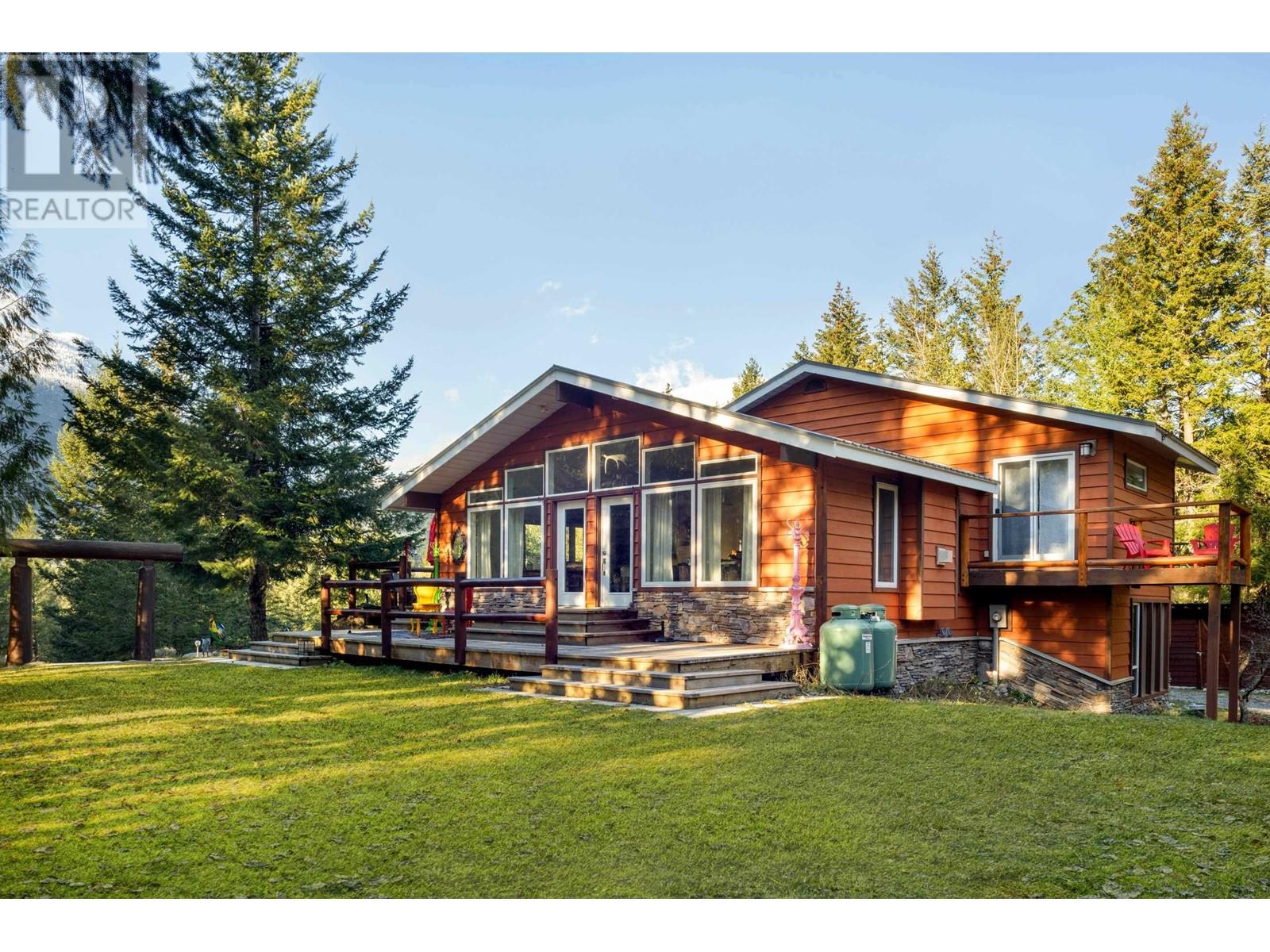 1911 SWEETWATER LANE, Mount Currie, British Columbia