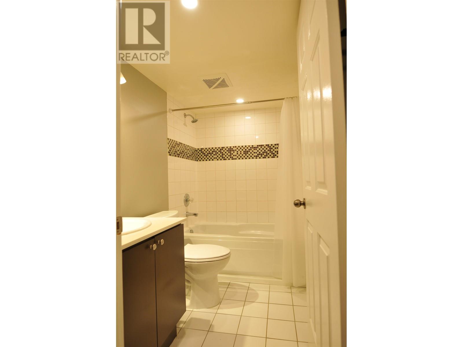 203 3709 Pender Street, Burnaby, British Columbia  V5C 2L2 - Photo 9 - R2954277