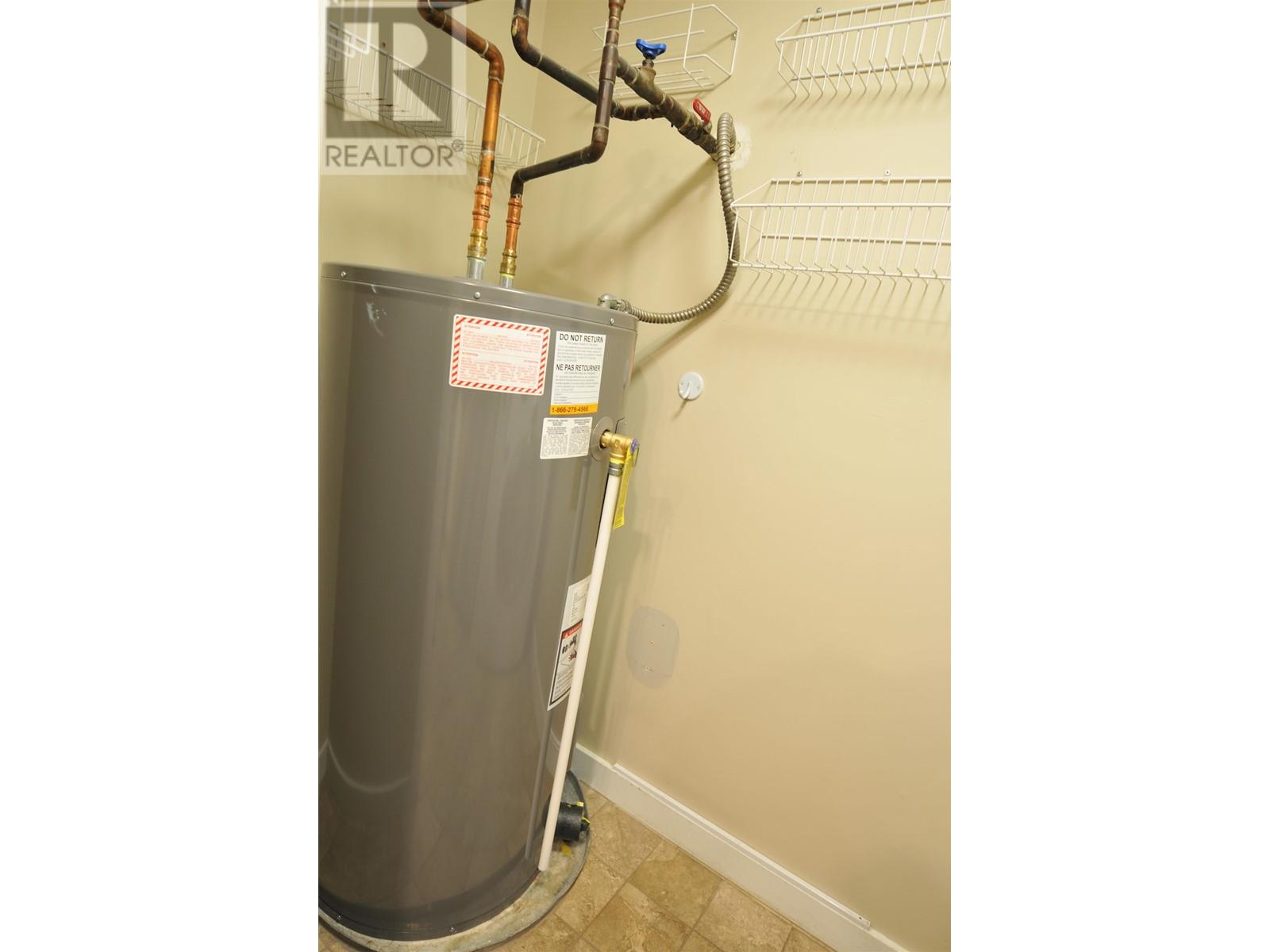 203 3709 Pender Street, Burnaby, British Columbia  V5C 2L2 - Photo 7 - R2954277