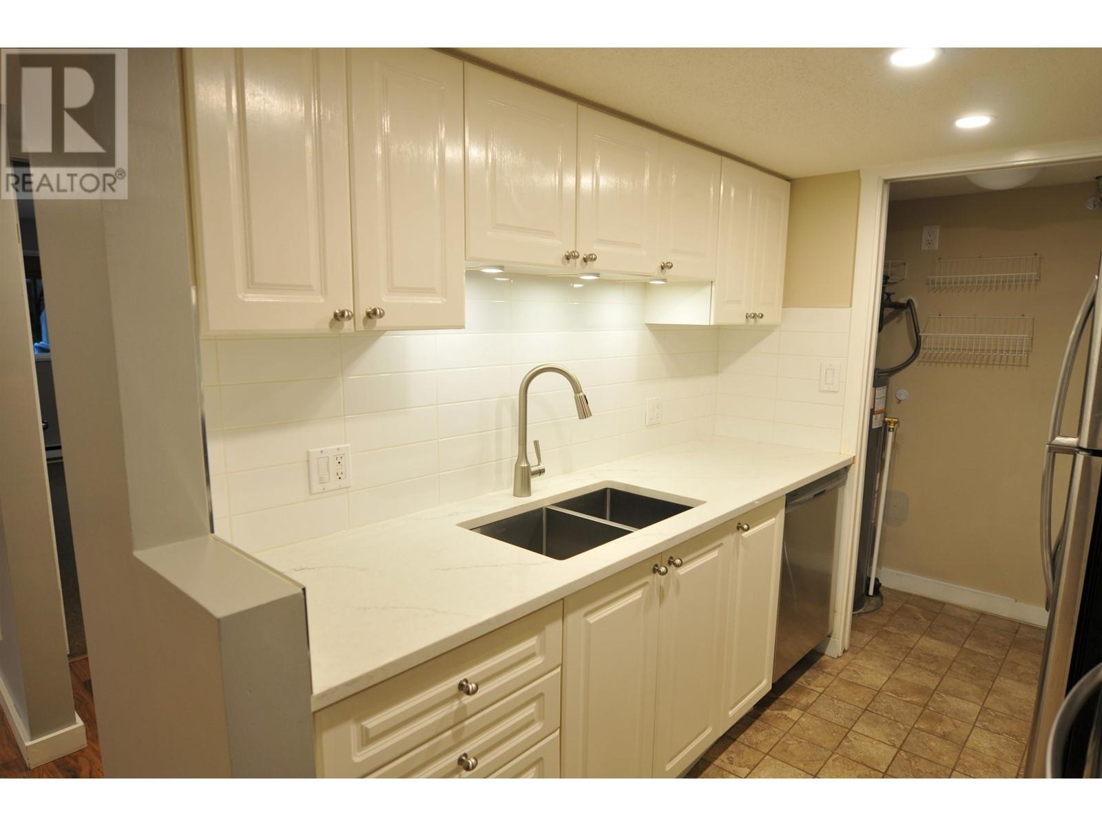 203 3709 Pender Street, Burnaby, British Columbia  V5C 2L2 - Photo 5 - R2954277