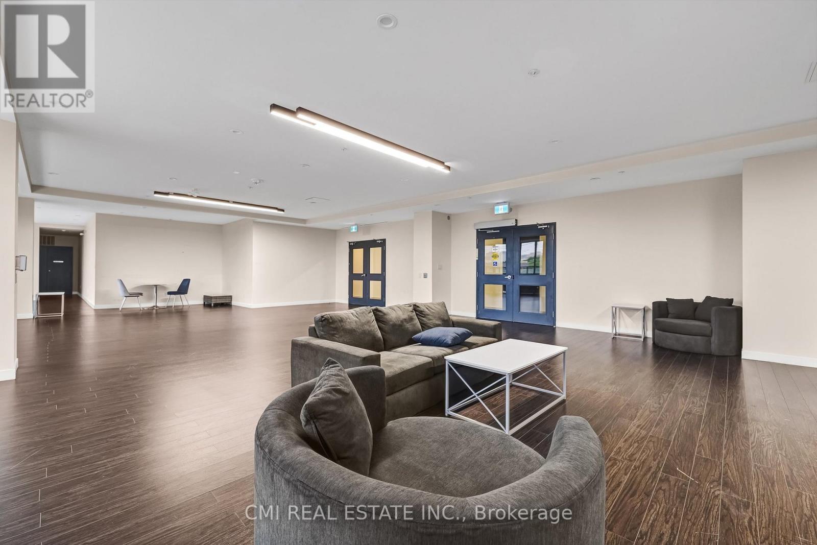 Property at 807 - 128 KING STREET image 3