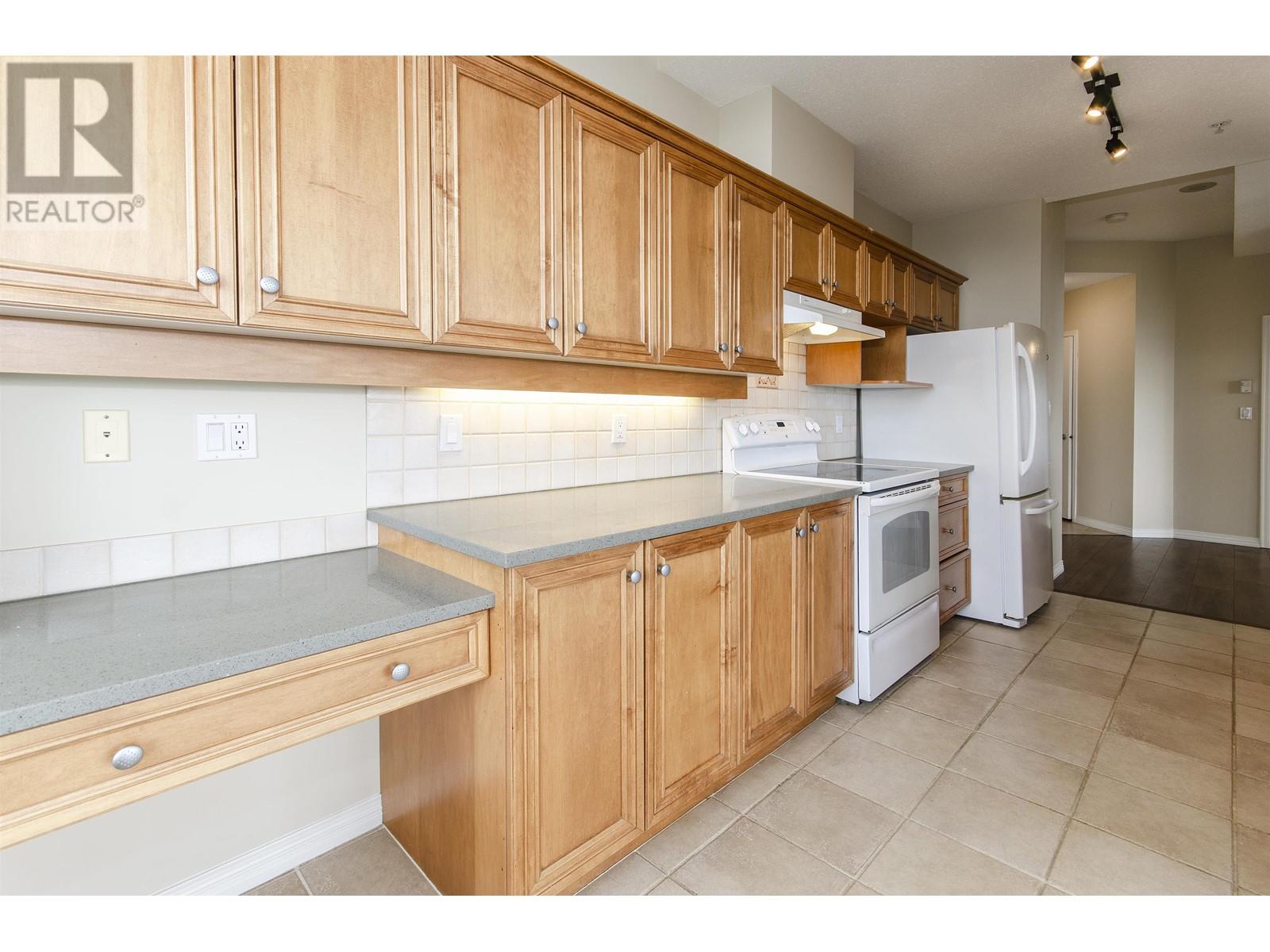 Listing Picture 19 of 26 : 1703 5639 HAMPTON PLACE, Vancouver / 溫哥華 - 魯藝地產 Yvonne Lu Group - MLS Medallion Club Member