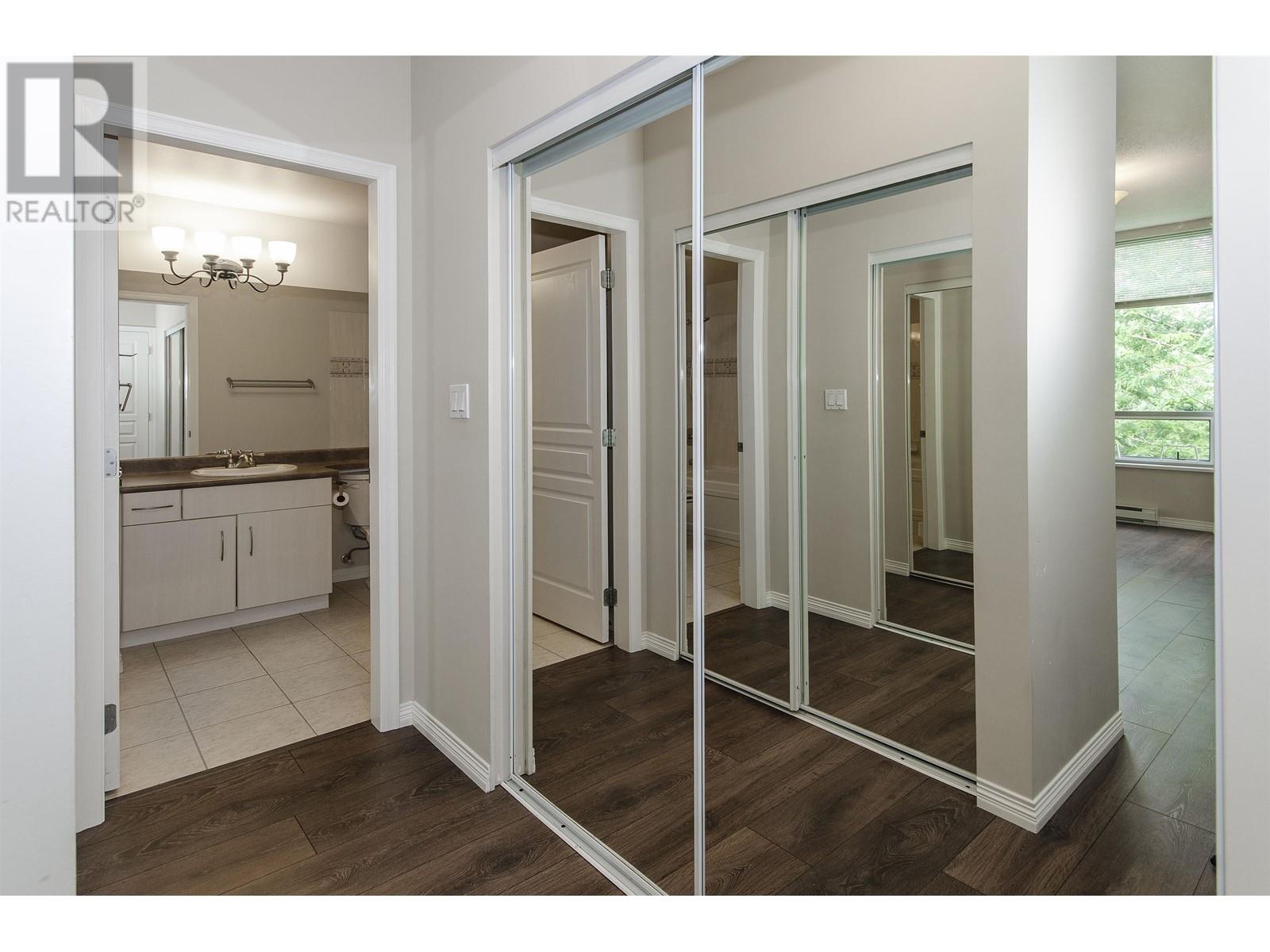 Listing Picture 23 of 26 : 1703 5639 HAMPTON PLACE, Vancouver / 溫哥華 - 魯藝地產 Yvonne Lu Group - MLS Medallion Club Member