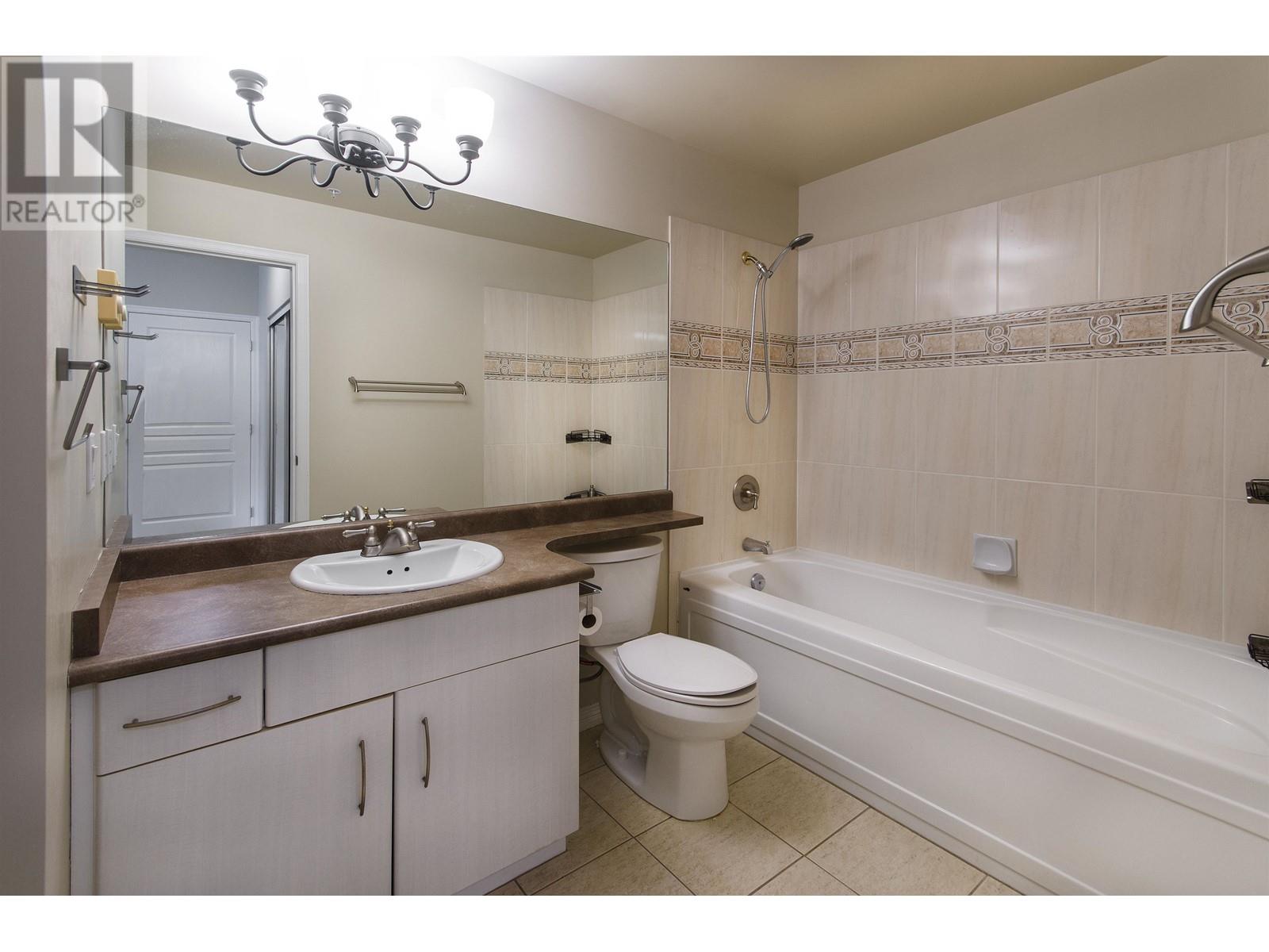 Listing Picture 24 of 26 : 1703 5639 HAMPTON PLACE, Vancouver / 溫哥華 - 魯藝地產 Yvonne Lu Group - MLS Medallion Club Member