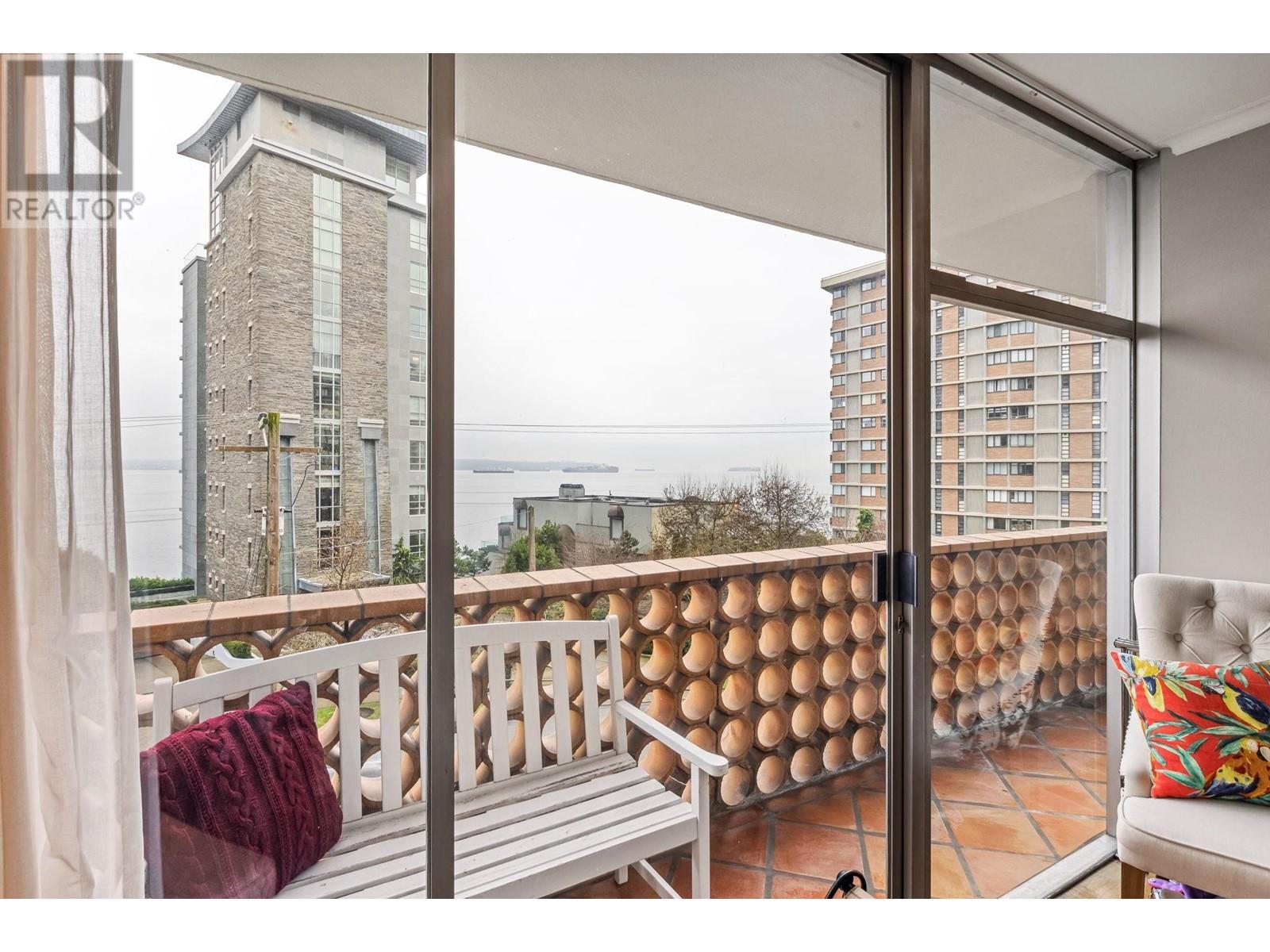 303 2135 Argyle Avenue, West Vancouver, British Columbia  V7V 1A5 - Photo 10 - R2954736