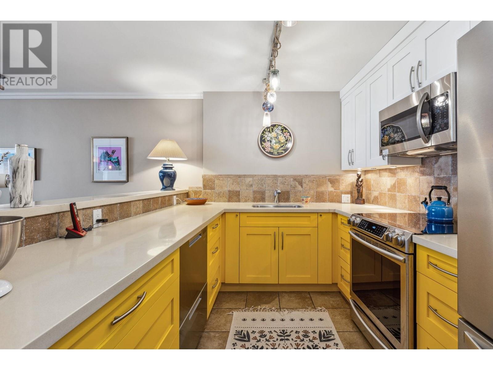 303 2135 Argyle Avenue, West Vancouver, British Columbia  V7V 1A5 - Photo 18 - R2954736