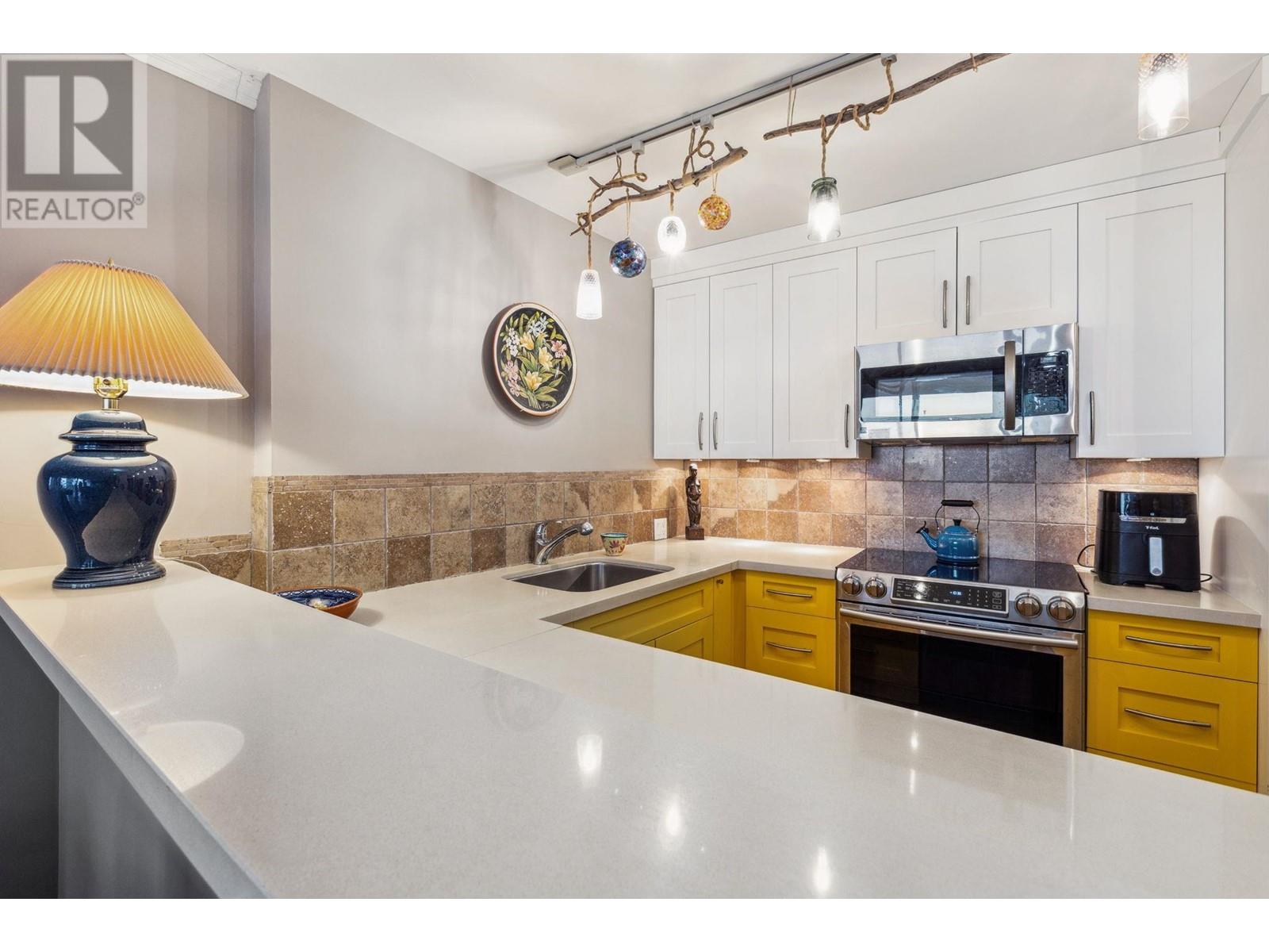 303 2135 Argyle Avenue, West Vancouver, British Columbia  V7V 1A5 - Photo 19 - R2954736